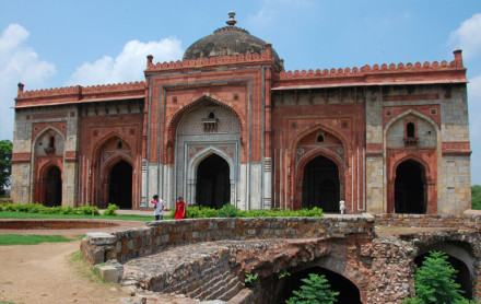 Quila-i-Kuhna mosque