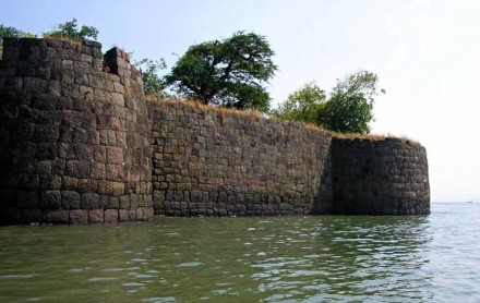 Historical forts in Mumbai